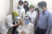 রাশেদ খান মেনন ও ফজলে হোসেন বাদশা করোনা টিকার দ্বিতীয় ডোজ নিলেন