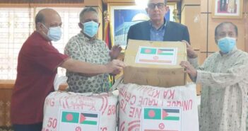 প্যালেস্টাইনের জনগণের জন্য ওয়ার্কার্স পার্টির ঔষধ সামগ্রী ও শিশু খাদ্য হস্তান্তর