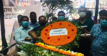 ২১ আগস্টে শহীদদের স্মরণে ফুলেল শ্রদ্ধাঞ্জলি—যুবমৈত্রী