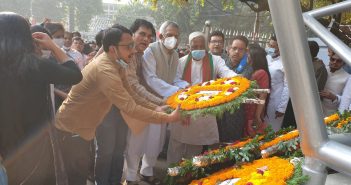 শহীদ ডা. মিলনের স্মৃতিস্তম্ভে ওয়ার্কার্স পার্টির শ্রদ্ধাঞ্জলি অর্পণ